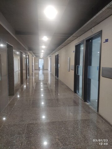 Room in  Office Space at United World Trade Tower, Makarba – for Rent