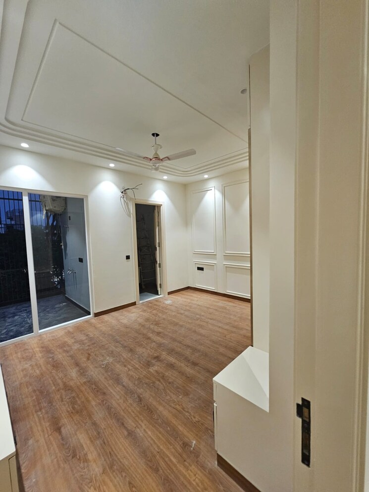 Bathroom, surajmal vihar 4 Bedroom 200 Sq.Yd. Builder Floor In Surajmal Vihar Delhi 8794437