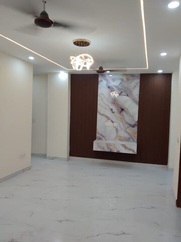 Room in 3 BHK Builder Floor at Saket – for Rent