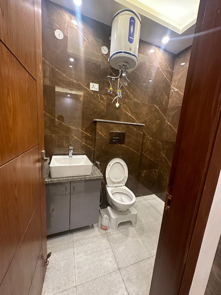 Bathroom, saket 2 Bedroom 800 Sq.Ft. Builder Floor In Saket Delhi 8794493