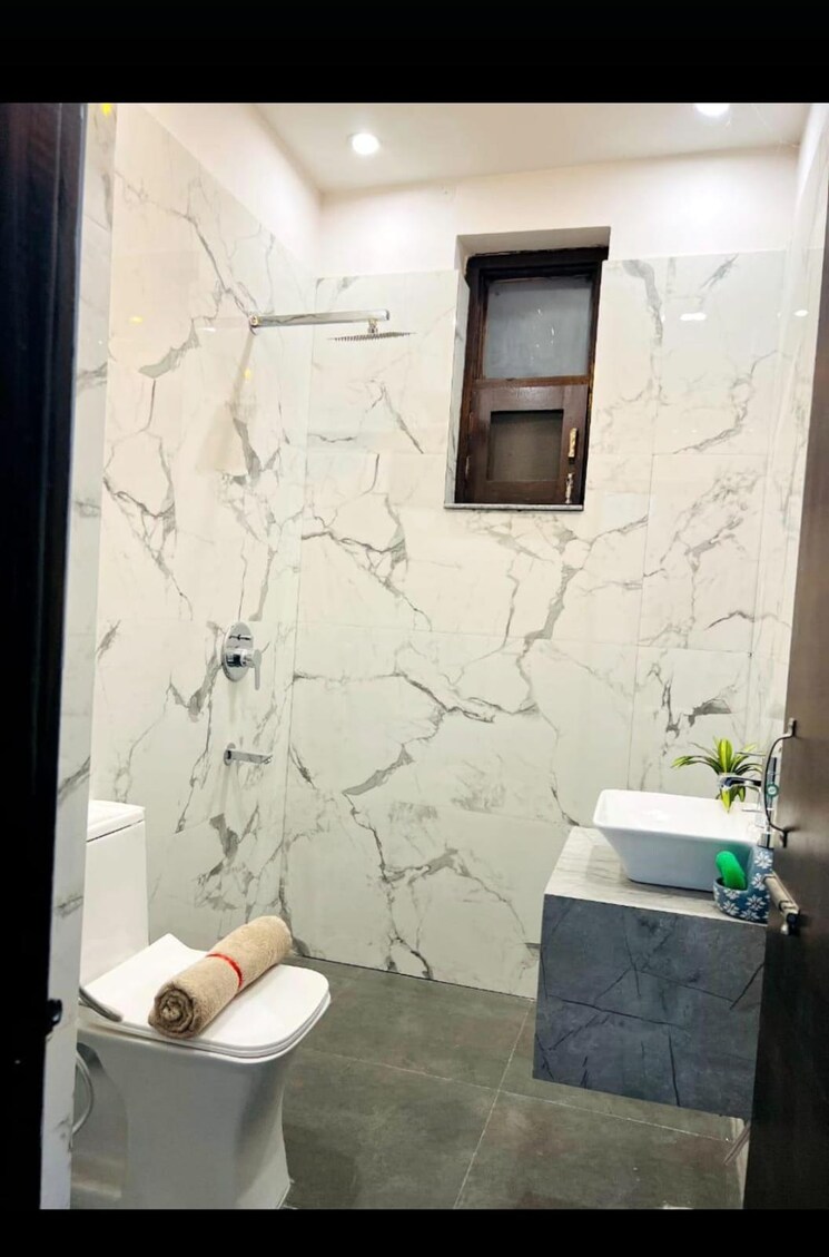 Bathroom, vip road 3 Bedroom 1850 Sq.Ft. Builder Floor In Vip Road Zirakpur 8794530