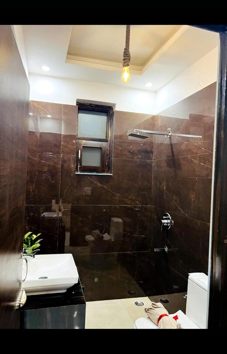 Bathroom, vip road 3 Bedroom 1850 Sq.Ft. Builder Floor In Vip Road Zirakpur 8794530