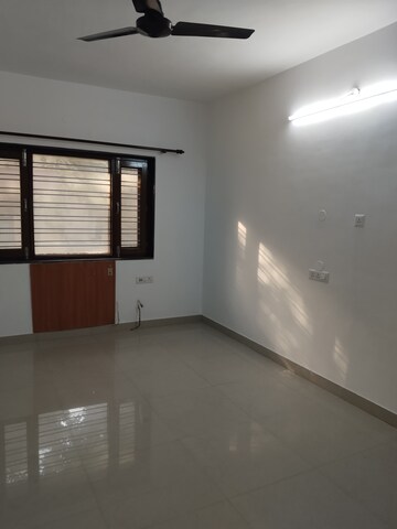 Room in 4 BHK Apartment at Sarita Vihar Pocket-C RWA, Sarita Vihar – for Rent