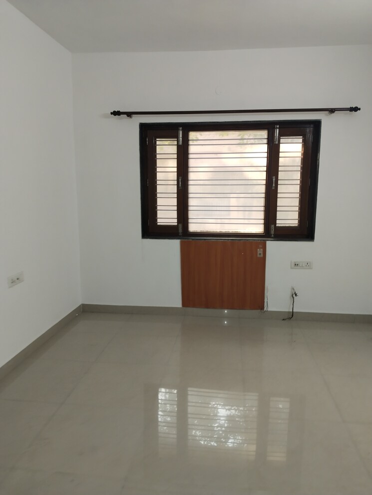 Room, sarita-vihar-pocket-c-rwa 4 Bedroom 2150 Sq.Ft. Apartment In Sarita Vihar Delhi 8794555