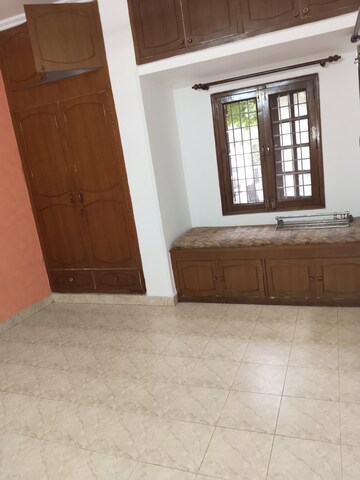 Room in 4 BHK Apartment at Sarita Vihar Pocket-C RWA, Sarita Vihar – for Rent