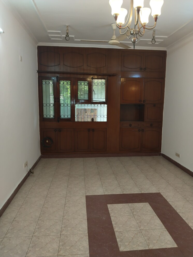 Room, sarita-vihar-pocket-c-rwa 4 Bedroom 2150 Sq.Ft. Apartment In Sarita Vihar Delhi 8794555