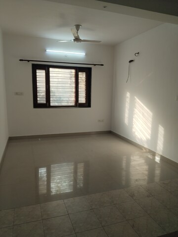 Room in 4 BHK Apartment at Sarita Vihar Pocket-C RWA, Sarita Vihar – for Rent