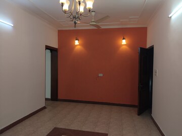Room in 4 BHK Apartment at Sarita Vihar Pocket-C RWA, Sarita Vihar – for Rent