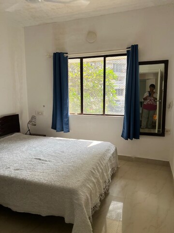 Bedroom in 1 BHK Apartment at Khar West – for Rent