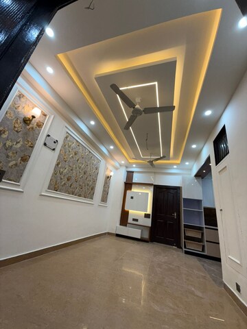 3 BHK Apartment For Rent in Saya Gold Avenue, Vaibhav Khand