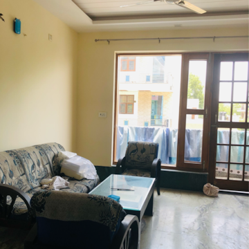 Living Room in 3.5 BHK Builder Floor at Sector 23 – for Rent