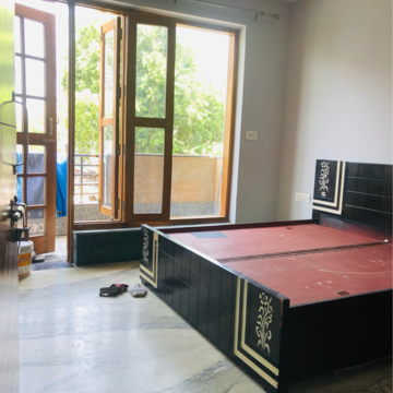 Bedroom in 3.5 BHK Builder Floor at Sector 23 – for Rent