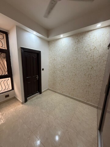 Room in 3 BHK Apartment at Saya Gold Avenue, Vaibhav Khand – for Rent