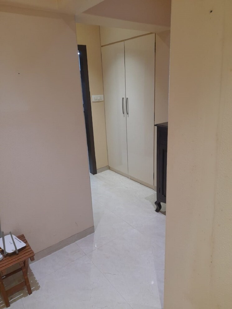 Room, bandra west 1 Bedroom 550 Sq.Ft. Apartment In Bandra West Mumbai 8794578