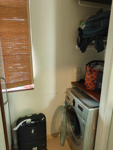 Room in 1 BHK Apartment at Bandra West – for Rent