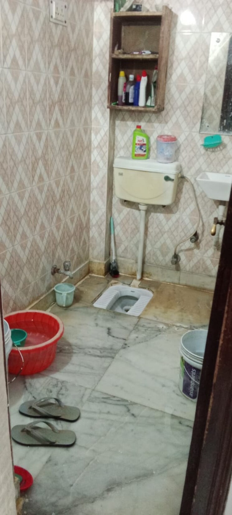 Bathroom, govindpuri 1 Bedroom 500 Sq.Ft. Builder Floor In Govindpuri Delhi 8794599