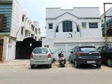 Parking in 3 BHK Apartment at Max Towers, Sector 16b – for Rent