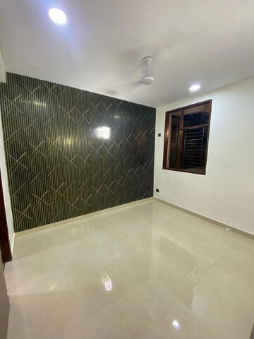 Room in 3 BHK Builder Floor at Sushant Lok 3, Sector 57 – for Rent