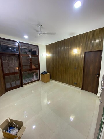 Room in 3 BHK Builder Floor at Sushant Lok 3, Sector 57 – for Rent