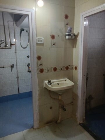 Bathroom in 1 BHK Apartment at Kandivali West – for Rent