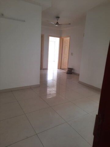 Room in 2.5 BHK Apartment at Express Zenith, Sector 77 – for Rent