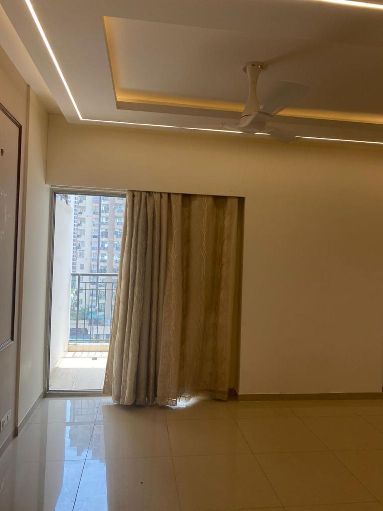 2 BHK Apartment For Rent in Gaur City Mall