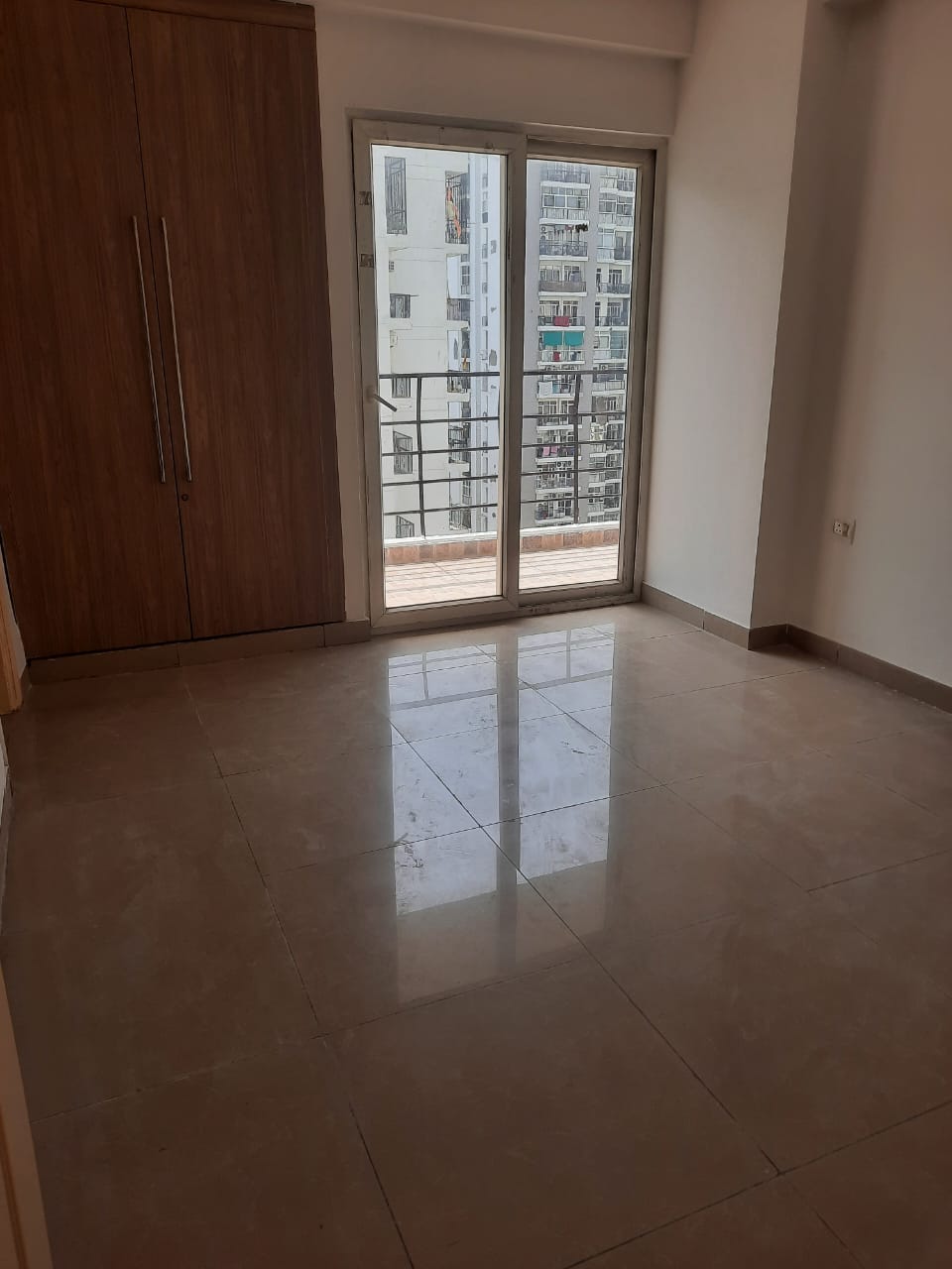 2.5 BHK Apartment For Rent in Express Zenith