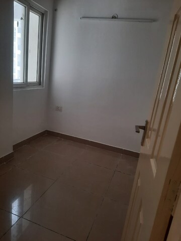 Room in 2.5 BHK Apartment at Express Zenith, Sector 77 – for Rent