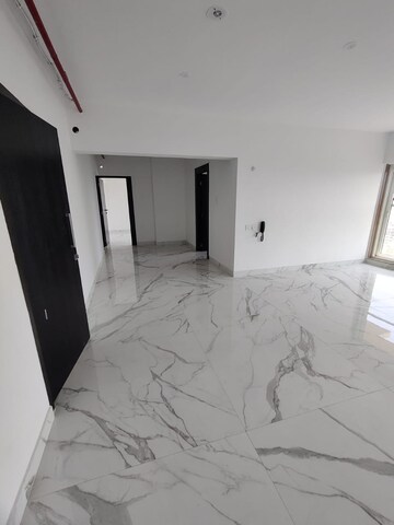 Room in 2 BHK Apartment at RNA NG Eclat, Andheri West – for Rent