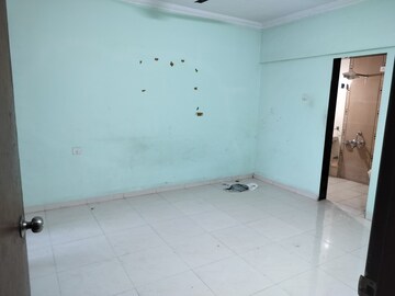 Room in 2 BHK Apartment at Kunal Icon, Pimple Saudagar – for Rent