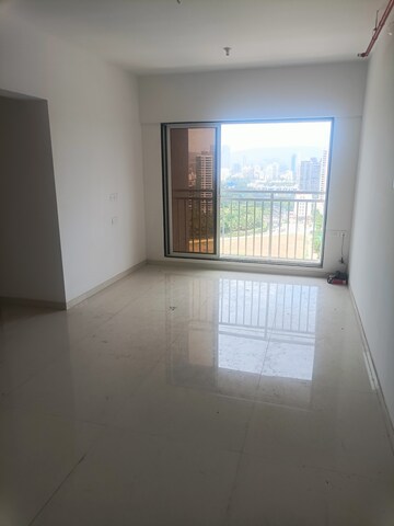 Room in 3 BHK Apartment at Dem Cygnus, Kandivali West – for Rent