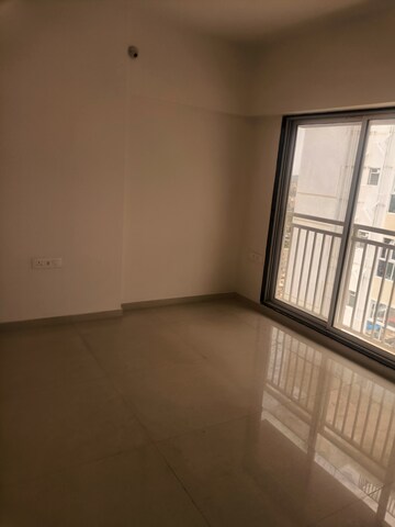 Room in 3 BHK Apartment at Dem Cygnus, Kandivali West – for Rent