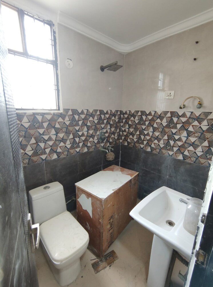 Master Bedroom, yk-homes 4 Bedroom 2220 Sq.Ft. Builder Floor In Green Fields Colony Faridabad 8794759