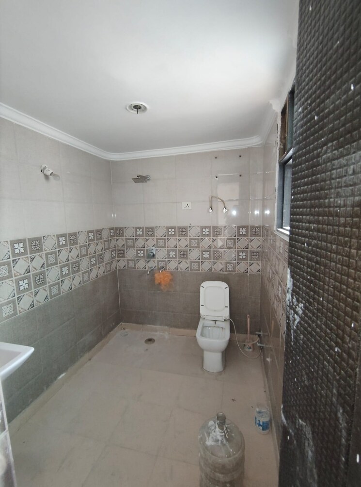 Bathroom, yk-homes 4 Bedroom 2220 Sq.Ft. Builder Floor In Green Fields Colony Faridabad 8794759