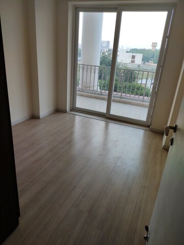 Room in 3.5 BHK Apartment at DLF Express Greens, Manesar Sector 1a – for Sale