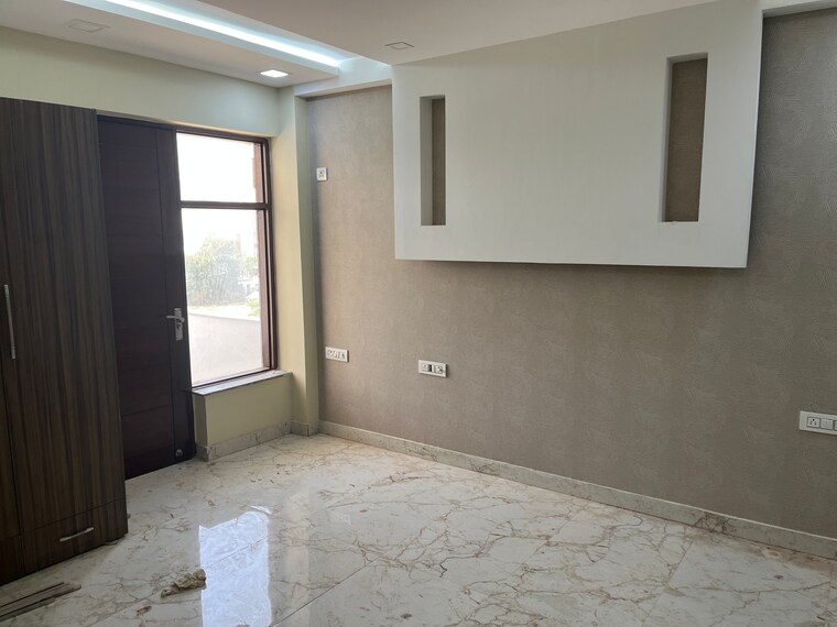 Room, parklands 3 Bedroom 250 Sq.Yd. Builder Floor In Sector 85 Faridabad 8794813