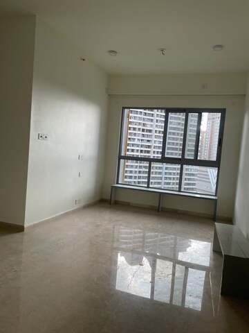 Room in 2 BHK Apartment at Kalpataru Vienta, Kandivali East – for Rent