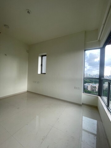Room in 2 BHK Apartment at Kalpataru Vienta, Kandivali East – for Rent