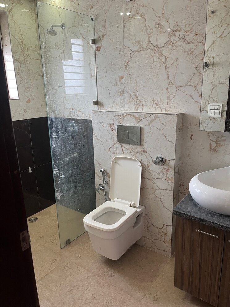 Bathroom, parklands 3 Bedroom 250 Sq.Yd. Builder Floor In Sector 85 Faridabad 8794813