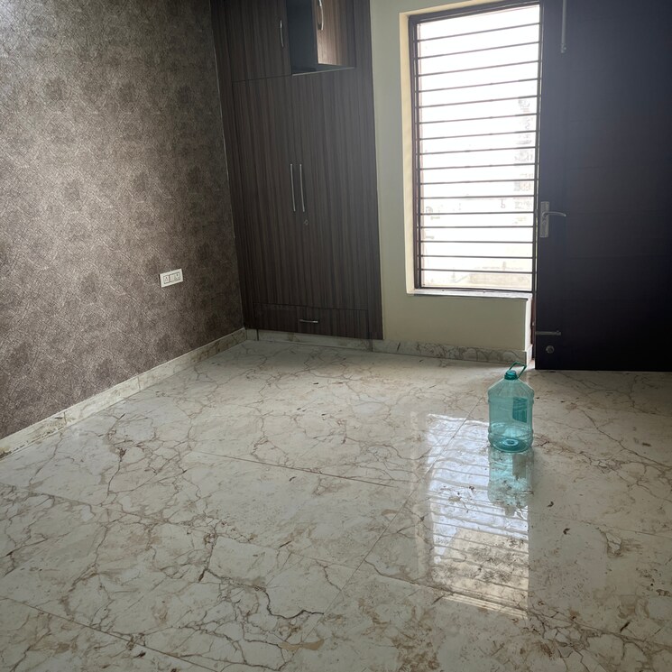 Room, parklands 3 Bedroom 250 Sq.Yd. Builder Floor In Sector 85 Faridabad 8794813