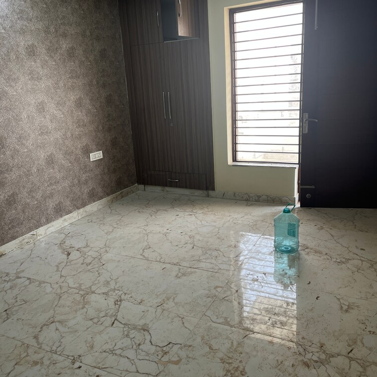 Room, parklands 3 Bedroom 250 Sq.Yd. Builder Floor In Sector 85 Faridabad 8794813