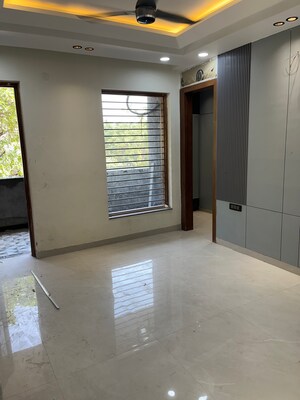 Room in 4 BHK Builder Floor at Parklands, Sector 85 – for Sale