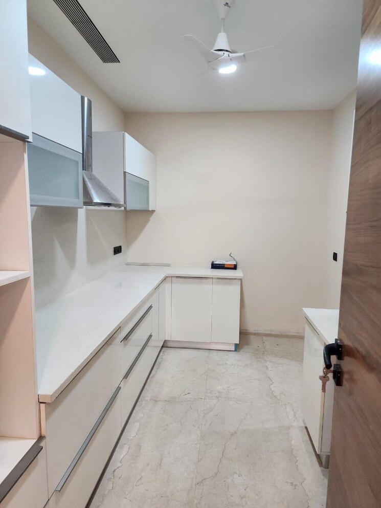 Bathroom, omkar-1973 3 Bedroom 1997 Sq.Ft. Apartment In Worli Mumbai 8794808