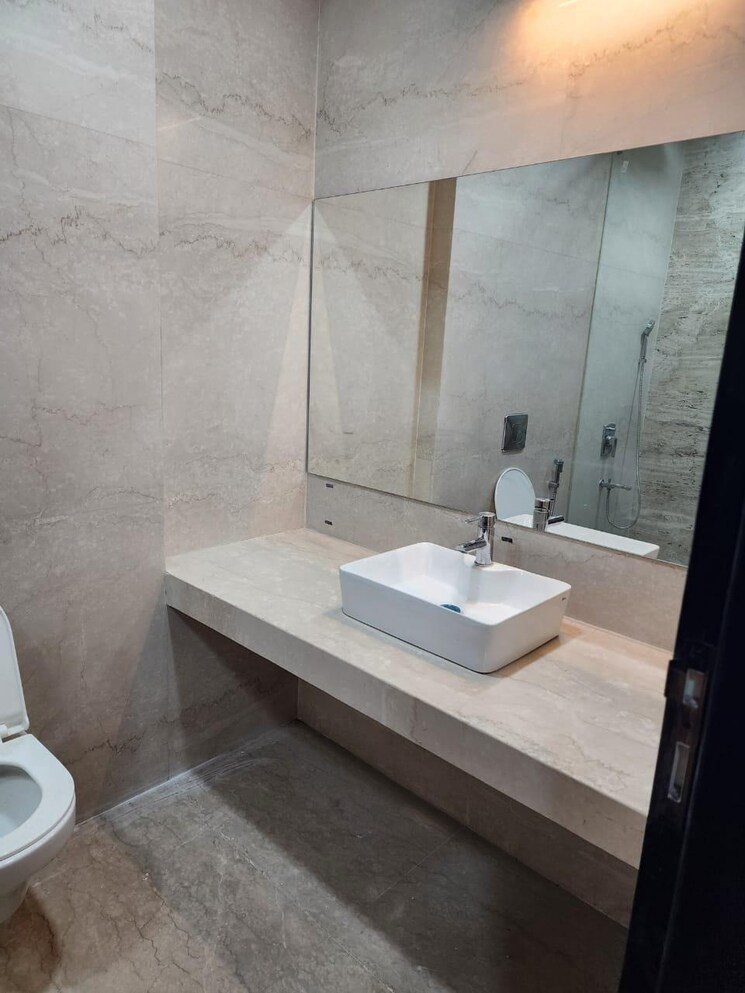 Bathroom, omkar-1973 3 Bedroom 1997 Sq.Ft. Apartment In Worli Mumbai 8794808