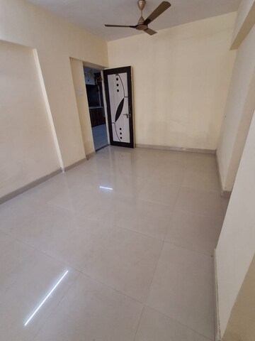 Room in 2 BHK Apartment at Highland Windson Heights, Balkum Pada – for Rent