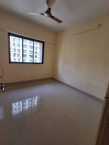 Room in 2 BHK Apartment at Highland Windson Heights, Balkum Pada – for Rent