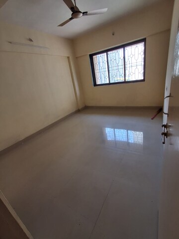 Room in 2 BHK Apartment at Highland Windson Heights, Balkum Pada – for Rent
