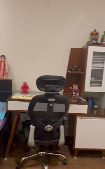 Furnished Amenities in 3 BHK Builder Floor at Auram Floor, South City 2 – for Rent