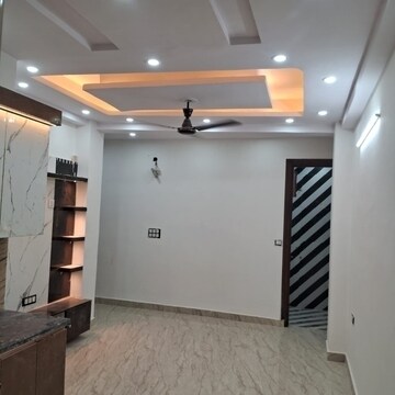 Master Bedroom in 2 BHK Builder Floor at Igi Airport Area – for Sale