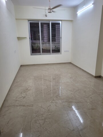 Room in 1 BHK Apartment at Solitaire Heights, Malad West – for Rent